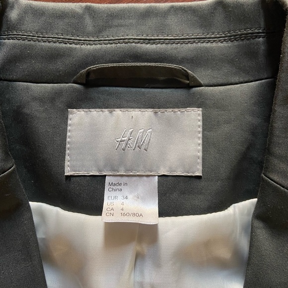Preloved H&M Army Green Blazer/Suit Jacket w/ Belt - Picture 3 of 3
